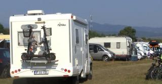 România intră în topul destinațiilor europene pentru camping. Ce locuri din ţară îi atrag pe turişt