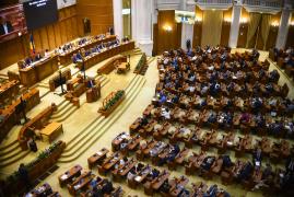 Camera Deputaţilor a corectat articolul incompatibilităţilor care risca să lase mii de aleşi fără mandate