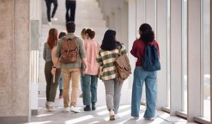 Universitatea care oferă 2.300 de euro pe lună studenților ca să joace jocuri video. Cu o condiţie