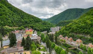 Stațiunea din România "luată cu asalt" de sârbi. Ce au descoperit străinii in locul ignorat de români