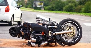 Motociclist mort într-o pădure din Bihor. A pierdut controlul pe o pantă abruptă şi s-a izbit de un copac