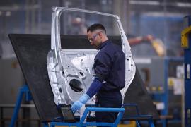 Ford anunţă că opreşte temporar producţia în România datorită concediilor, nu din cauza crizei energetice