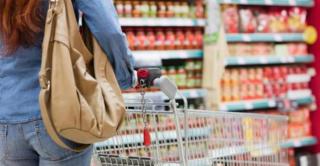 INS: Comerțul a crescut cu 0,5% în iunie, susținut de carburanți. Vânzările de alimente au scăzut