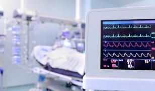 Un român se află în stare critică după ce şi-a dat foc în maşină, în faţa fostei sale iubite în Italia