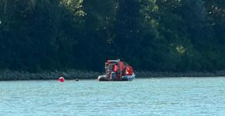 Adolescent de 16 ani, căutat de pompierii din Galaţi şi Vrancea după ce a dispărut în apele Siretului