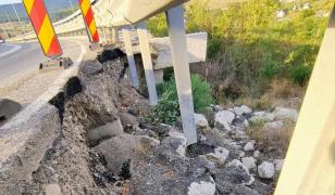 Porţiune din DN 29D dintre Botoşani şi Vama Stânca, surpată la mai puţin de 3 ani de la modernizarea drumului