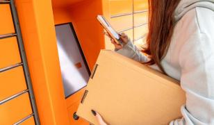 O nouă taxă pentru colete. Cât trebuie să plătească cei care comandă sub 150 de euro