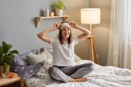 (P) Trucuri de designer ca să faci dormitorul să pară mai spațios (chiar dacă are doar câțiva metri pătrați)