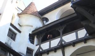 Castelul din România luat cu asalt de turiştii străini. Încep deja pregătirile pentru Halloween