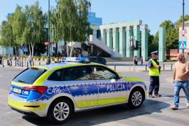 O şoferiţă de 78 de ani a avariat toate maşinile dintr-o parcare din Polonia. Dintr-o singură manevră