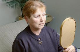 Și-a vândut casa și bijuteriile. Bătrâna de 75 de ani a plătit 450.000 de dolari la un salon de înfrumusețare