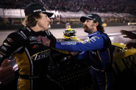 Doi piloţi s-au luat la bătaie după o cursă NASCAR