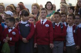 Uniforma şcolară ar putea deveni obligatorie la şcoală şi liceu. Senatul a aprobat proiectul de lege