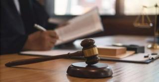 Postarea de pe Facebook pentru care un bărbat a fost trimis în judecată
