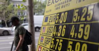 De ce a crescut euro la 5,2788 lei? Unii investitori ar fi vândut obligaţiuni pentru a se retrage din România