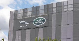Cum vor să profite constructorii auto de noua cursă a înarmării din Occident: 