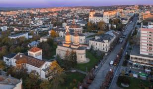 Un gigant IT a pus ochii pe români. Orașul în care vrea să angajeze 100 de specialiști