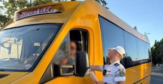 Șofer din Timiş, prins băut la volanul unui microbuz şcolar cu 20 de elevi. A încercat să evite poliţiştii