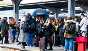 Reducere de 90% la tren pentru studenți, dar doar pe anumite rute. Regulile pentru anul universitar 2026-2027