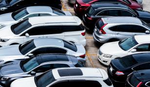 Mașini scoase la vânzare de la 130 de euro. Pe listă sunt Mitsubishi, BMW și Range Rover. Unde se licitează