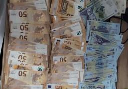 Persoană înşelată cu peste 600.000 de euro. I s-a spus că va putea deconta un cec de 50 mil. dolari din SUA