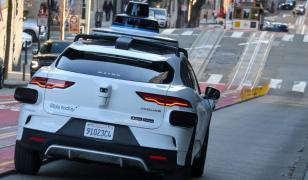 Orașul care și-a lansat oficial taxiurile autonome. Un șofer e gata, însă, să intervină