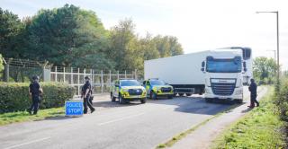 5 bărbați, arestați pentru terorism lângă o bază militară SUA. Chiar unul dintre ei a sunat la poliție