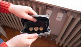 Facturile la energie împing milioane de europeni spre sărăcie. Cât din venit se duce pe electricitate și gaze