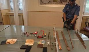 3 români, arestaţi pentru furt în Italia. Poliţiştii au găsit peste 120 de kg de cabluri de cupru asupra lor