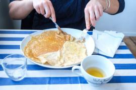 4 turiști, dați afară după ce au comandat doar desert. Ospătar: În plin sezon, ocupă masa pentru clătite