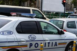Șofer fără permis, băut și cu două persoane în portbagaj, prins de polițiști în Argeș