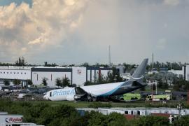Cinci morţi, după ce un avion cargo al Amazon a luat foc după ce a depășit pista aeroportului din Miami