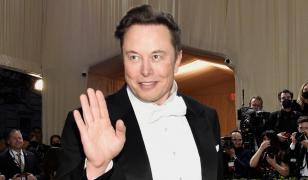Elon Musk i-a spus fostei iubite că are nevoie de "o legiune" de copii înainte de izbucnirea unui război civil