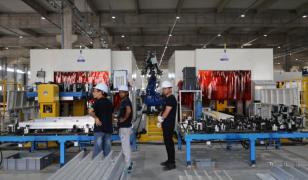 O nouă fabrică auto se deschide la 300 km de România. Țara vecină atrage investiții de 32 mil.€ din China