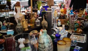 A cumpărat o statuetă caraghioasă cu o liră la un târg de vechituri. Două luni mai târziu, a aflat preţul real