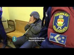 (VIDEO) Doi români prinşi când încercau să facă bani, la Budapesta, cu "pisica"