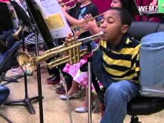 Incredibil! S-a născut fără mâini, dar cântă la trompetă cu ajutorul picioarelor