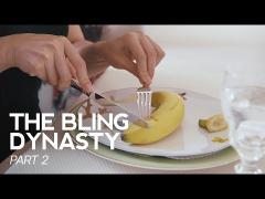 Cum să mănânci CORECT o BANANĂ! Toți iau lecții de ETICHETĂ în schimbul sumei de 16.000 de euro!