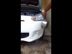 Cum îţi poţi îndrepta tabla lovită a maşinii cu.. APĂ FIARTĂ! Trucul care te poate salva de un drum la mecanicul auto (VIDEO)