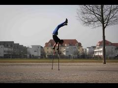 Cel mai rapid om din lume aleargă în mâini, pe cârje