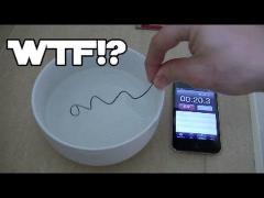 Experiment INEDIT! Ce se întâmplă când pui agrafa de birou în apă caldă