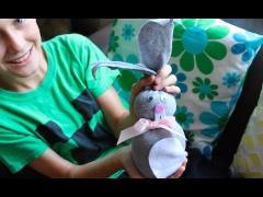 Taie o ŞOSETĂ VECHE şi realizează CADOUL PERFECT pentru Paşte. Trebuie să încerci