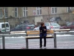 Campanie emoţionantă pentru ajutorarea copiilor din Siria! Tu i-ai da haina unui copil care tremură?