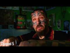 Vrea să semene cu un demon aşa că şi-a tatuat chiar şi ochii. Cel mai înspăimântător om!