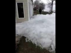 Fenomen bizar în America! Gheaţa mişcătoare face ravagii! Video