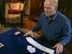 Cele mai tari trucuri cu cărţi de joc sunt făcute de un nevăzător!