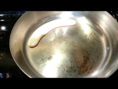 Experiment UIMITOR: Ce se întâmplă cu berea turnată într-o tigaie încinsă