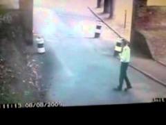 Reală sută la sută! O cameră de supraveghere a surprins O FANTOMĂ!