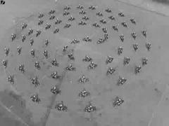 Spectacol uimitor al poliţiştilor pe motociclete în 1953