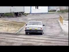 Imagini care fac înconjurul lumii. Câţi oameni crezi că vor coborî din această maşină? (VIDEO)